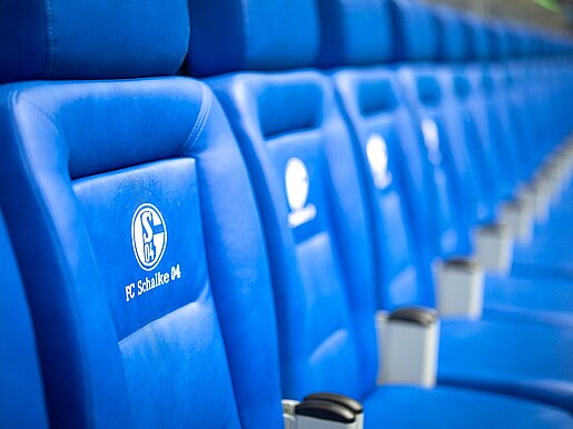 Tribünensitze in der VELTINS-Arena als Veranstaltungsort der Dataflor Unternehmenstage 2027