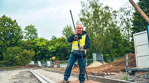Digitale Bestandsaufnahme mit einem GNSS-Rover auf der Baustelle